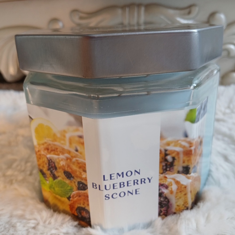 ScentWorx Lemon Blueberry Scone Candle